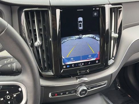 Used 2022 Volvo XC60 B5 R-Design w/ Advanced Package image 29