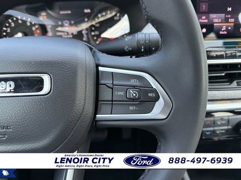 Used 2024 Jeep Compass Latitude AWD/4WD image 21