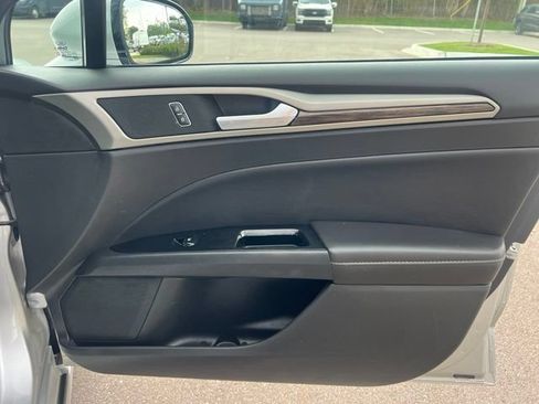 Used 2013 Ford Fusion SE FWD image 9