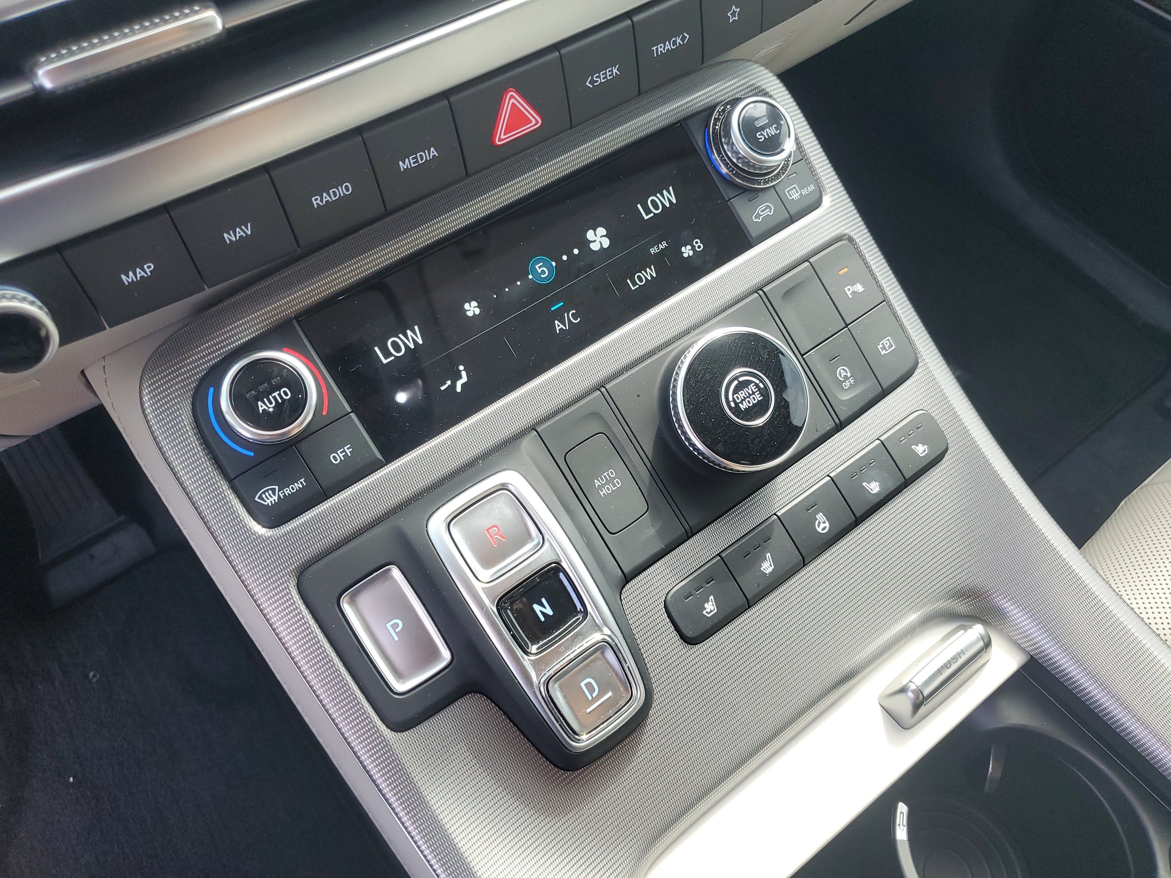 Used 2025 Hyundai Palisade Calligraphy FWD image 21