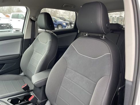 Used 2024 Volkswagen Taos SE image 7