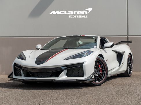 Used 2023 Chevrolet Corvette Z06 w/ Z07 Performance Package RWD image 2