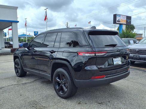 Used 2025 Jeep Grand Cherokee Altitude RWD image 23