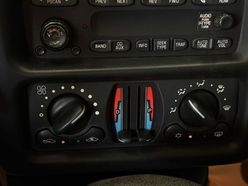 Used 2004 Chevrolet Monte Carlo SS w/ Preferred Equipment Group FWD image 46