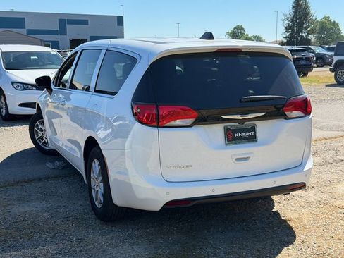 New 2026 Chrysler Voyager LX FWD image 9