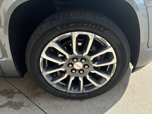 Used 2021 GMC Acadia Denali w/ Denali Technology Package image 13