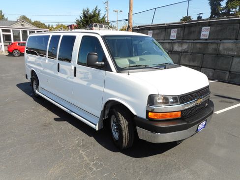 Used 2016 Chevrolet Express 3500 LT w/ LT Preferred Equipment Group image 5