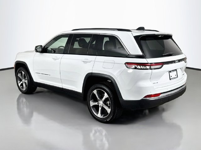 Used 2023 Jeep Grand Cherokee Limited w/ Luxury Tech Group II AWD/4WD image 10