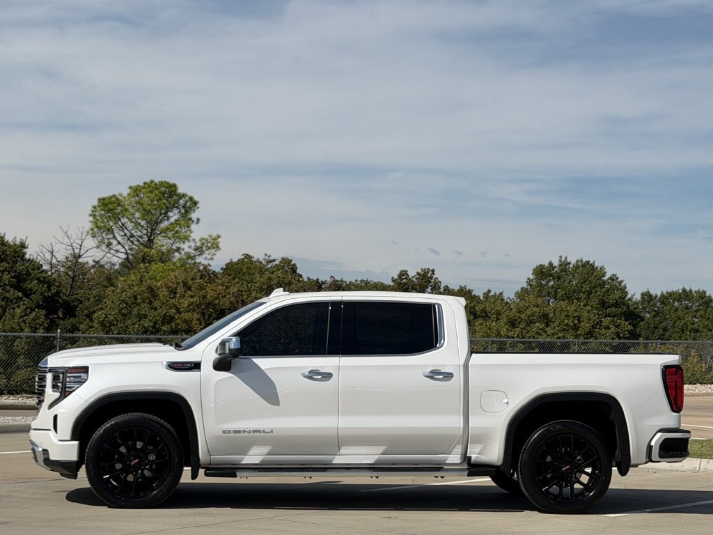 Used 2023 GMC Sierra 1500 Denali w/ Technology Package AWD/4WD image 3