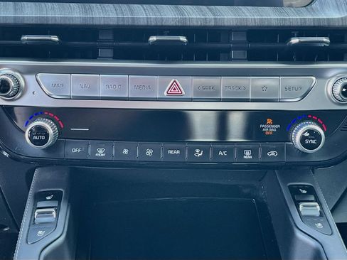 Certified 2023 Kia Telluride EX w/ EX Captain's Chair Package FWD image 25