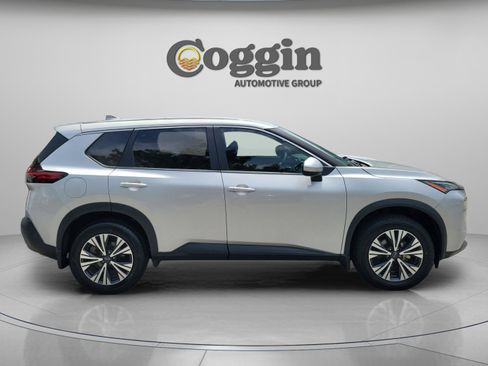 Used 2023 Nissan Rogue SV FWD image 4