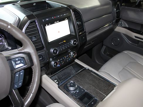 Used 2018 Ford Expedition Limited w/ Driver Assistance Package RWD image 17