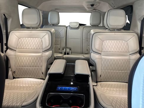 Used 2022 Lincoln Navigator L Black Label image 18