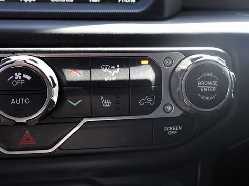 Used 2019 Jeep Wrangler Unlimited Rubicon w/ Uconnect 4C Nav & Sound Group AWD/4WD image 25