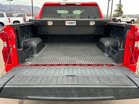 Used 2024 Chevrolet Silverado 1500 Custom Trail Boss w/ LPO, Dark Essentials Package image 5