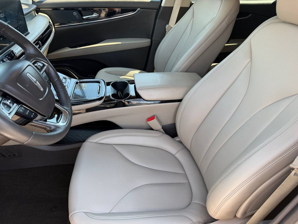 Used 2022 Lincoln Nautilus AWD w/ Premium Package image 10