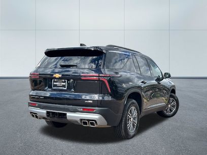 Used 2025 Chevrolet Traverse LT