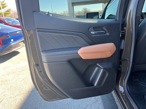 Used 2024 GMC Canyon AT4 image 29