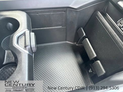 Used 2026 RAM 1500 Laramie AWD/4WD image 36