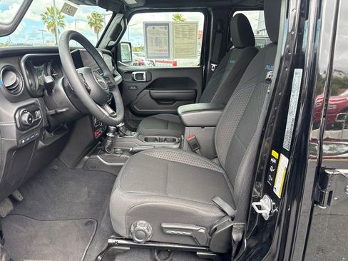 Certified 2025 Jeep Wrangler Unlimited Rubicon 4xe w/ Convenience Group AWD/4WD image 14