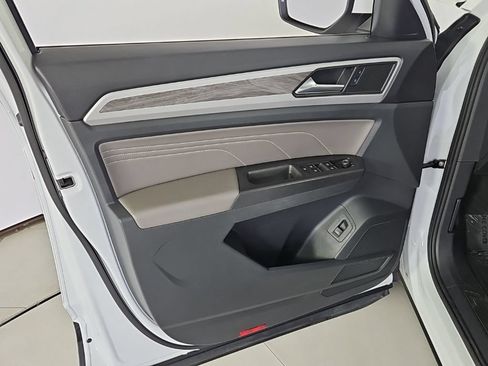 Used 2023 Volkswagen Atlas Cross Sport SE w/ Panoramic Sunroof Package AWD/4WD image 11