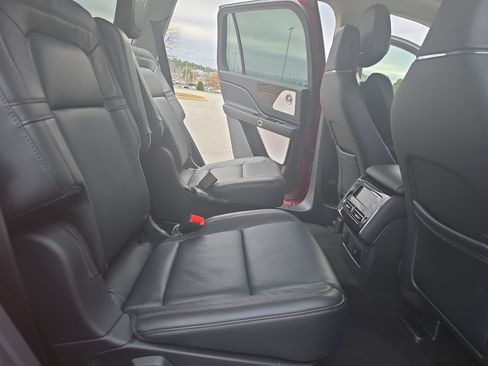 Used 2025 Lincoln Aviator Reserve w/ Equipment Group 201A image 11