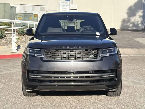 Used 2023 Land Rover Range Rover SE image 2