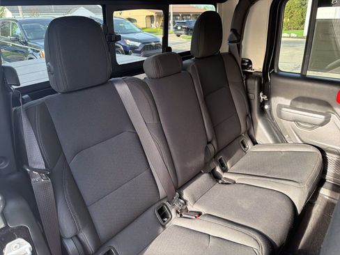 Used 2022 Jeep Gladiator Sport image 27