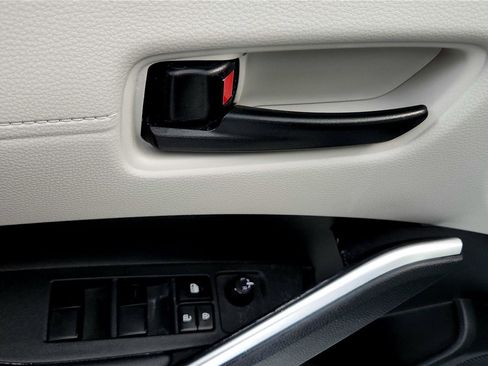 Certified 2023 Toyota Corolla Cross L image 35