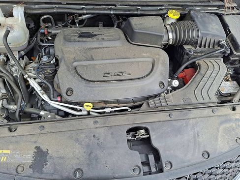 Used 2024 Chrysler Pacifica Touring-L FWD image 28