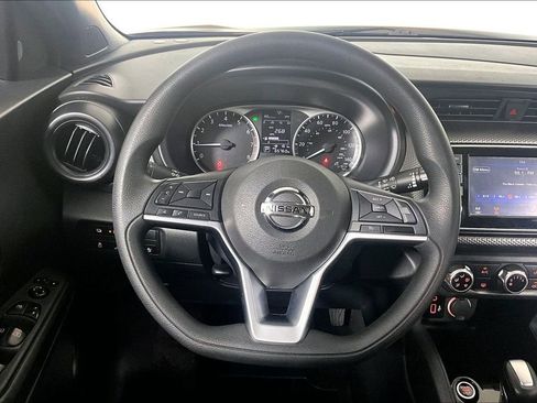 Used 2020 Nissan Kicks S FWD image 5
