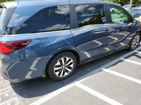 Used 2025 Honda Odyssey EX-L image 11
