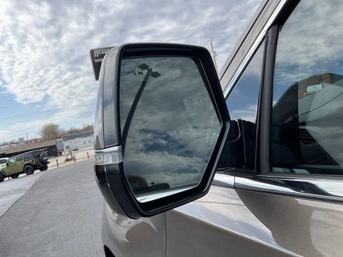 Used 2015 Cadillac Escalade Premium image 41