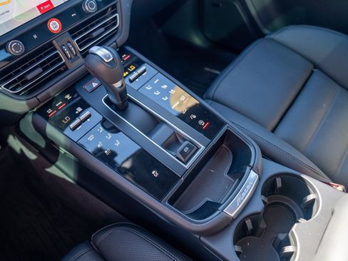 Certified 2026 Porsche Macan AWD/4WD image 20