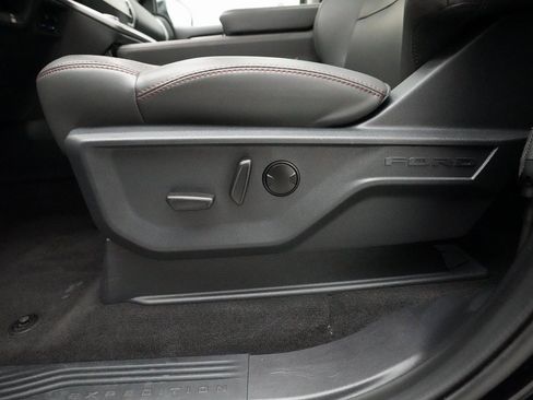 Used 2025 Ford Expedition Max Active image 30