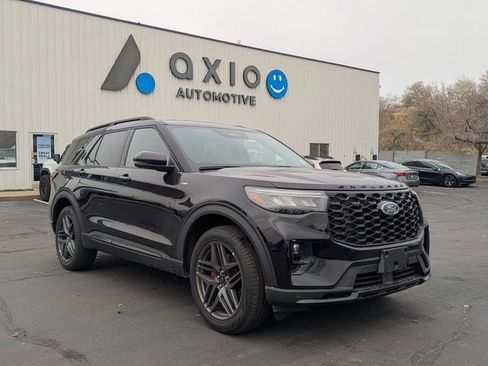 Used 2025 Ford Explorer ST-Line w/ ST-Line Street Pack image 1