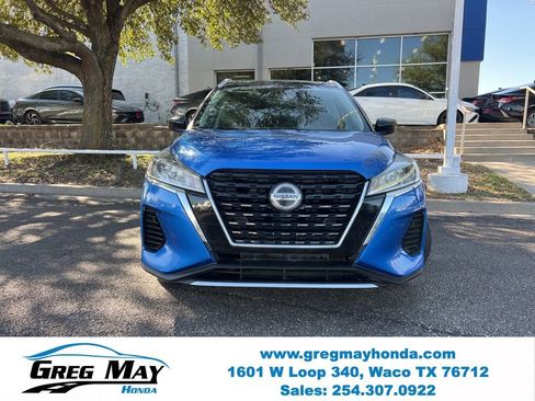 Used 2021 Nissan Kicks SV image 2