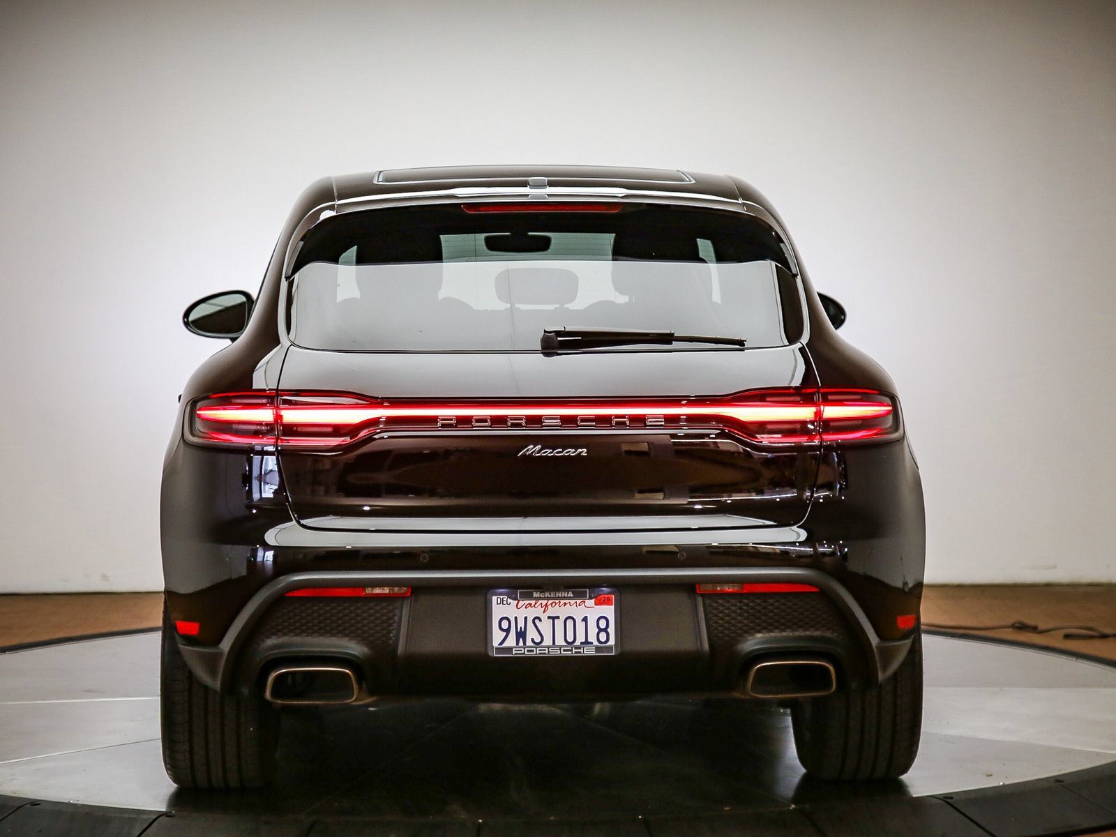 Certified 2025 Porsche Macan AWD/4WD image 6