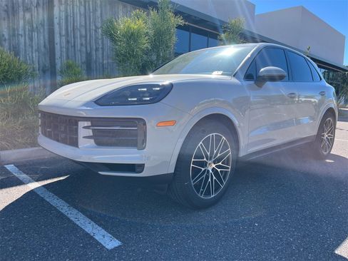 Used 2024 Porsche Cayenne image 16