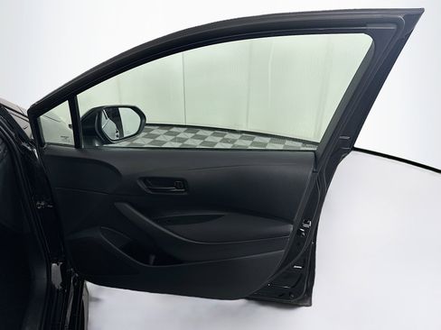 Used 2025 Toyota Corolla LE image 29