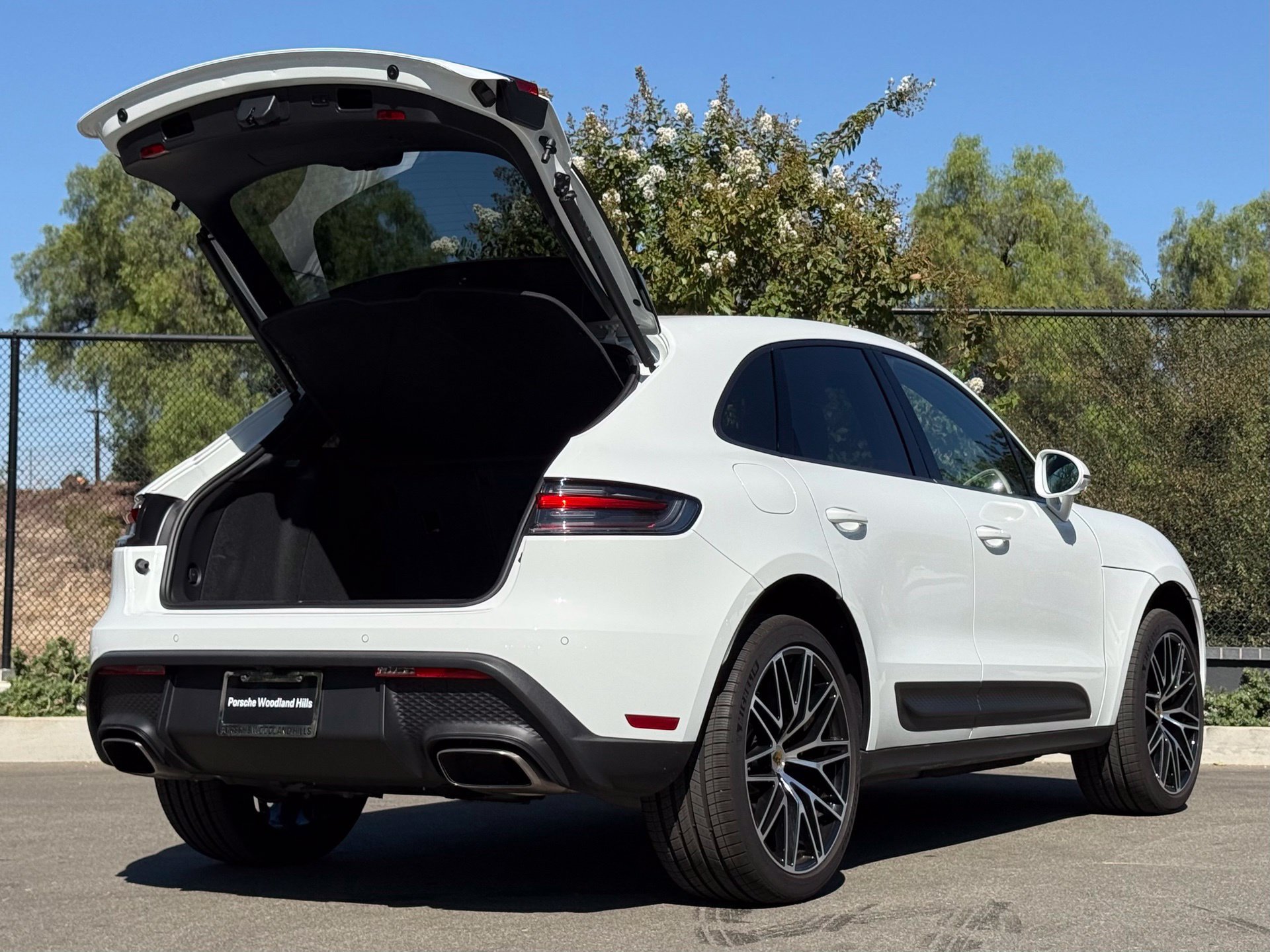 Used 2026 Porsche Macan AWD/4WD image 32
