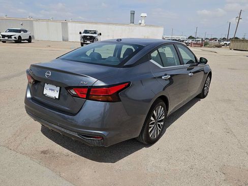 Used 2024 Nissan Altima 2.5 SV FWD image 8
