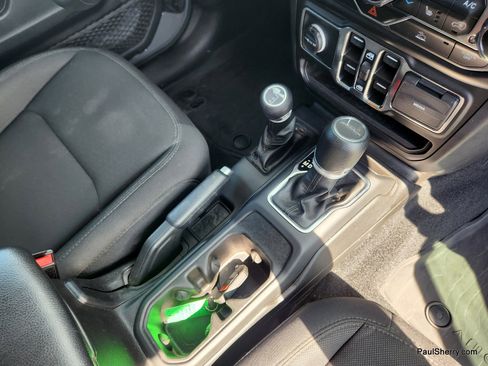 Used 2022 Jeep Gladiator Sport image 36