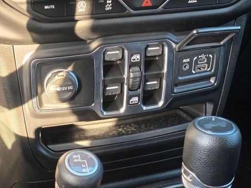 Used 2022 Jeep Wrangler Unlimited Sport image 35