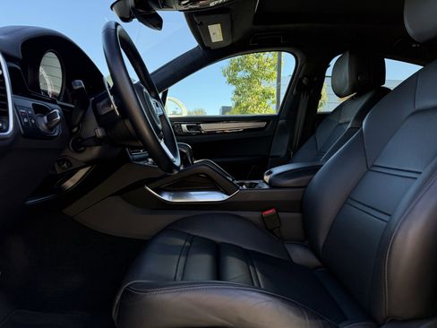 Certified 2022 Porsche Cayenne Turbo S image 13