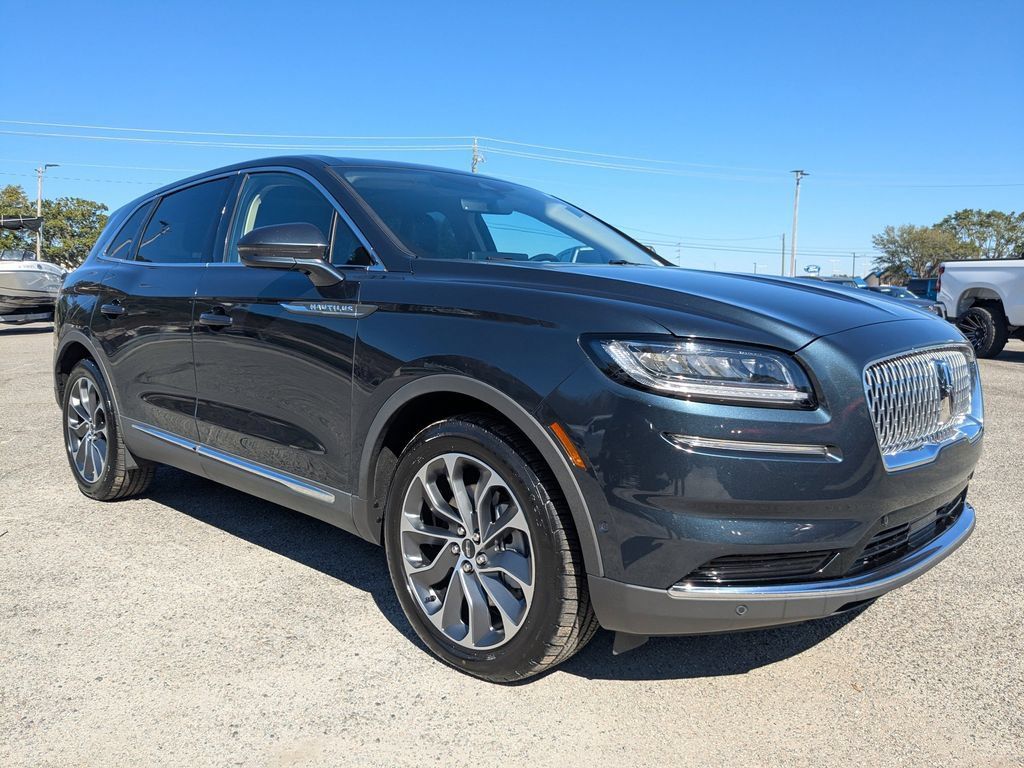 Used 2022 Lincoln Nautilus Reserve w/ Equipment Group 201A AWD/4WD image 2