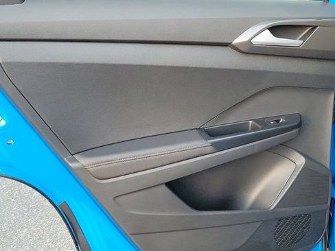 Used 2025 Volkswagen Taos SE image 16