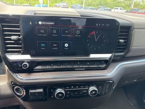 Used 2025 GMC Sierra 1500 SLT AWD/4WD image 32