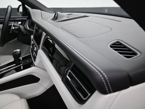 New 2025 Porsche Macan image 21
