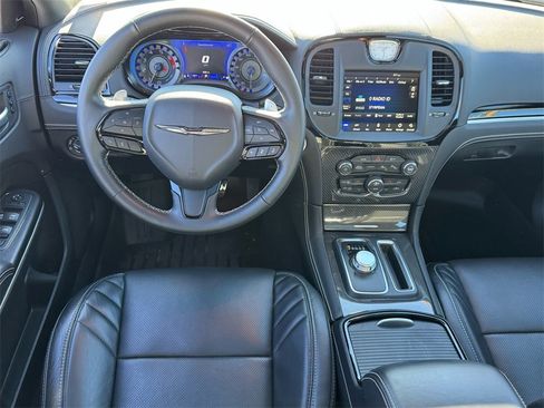 Used 2023 Chrysler 300 C image 16